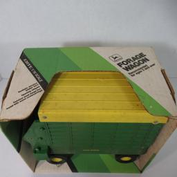 John Deere Farm Forage Wagon 1/16 Scale Steel Toy by ERTL - New in Box