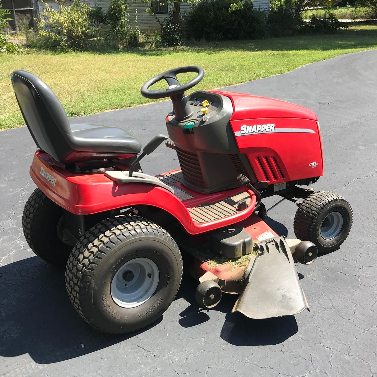 Snapper 46” Ride-on Lawnmower 24 Hp LT125