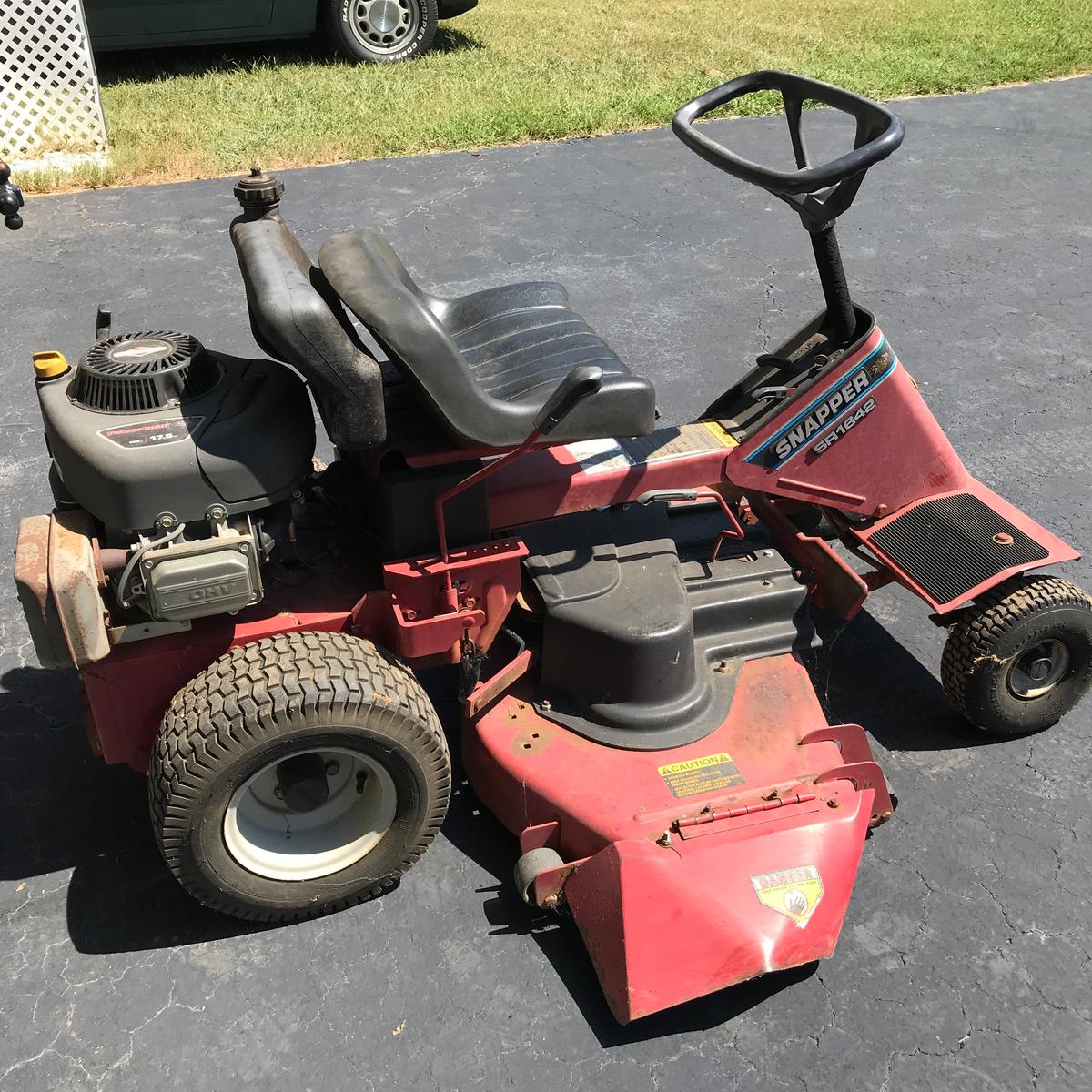 Snapper 42” Ride-on Lawnmower