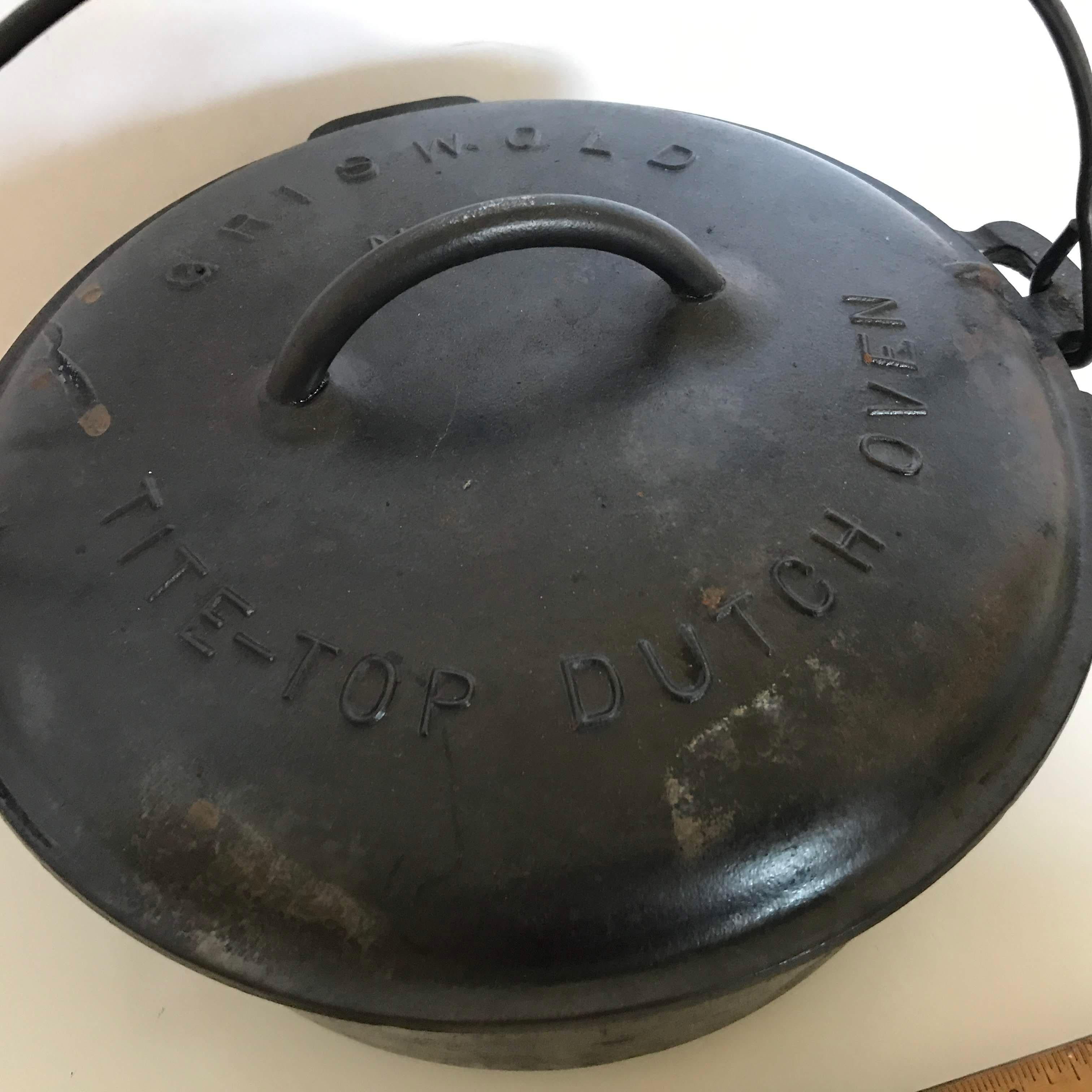 Awesome Griswold Cast Iron Tite-Top Dutch Oven with Lid