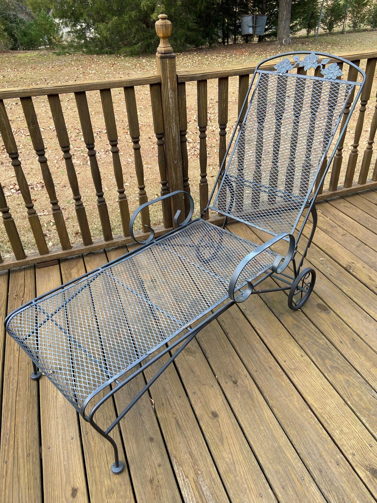 Nice Black Metal Lounge Chair