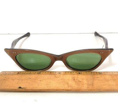 Vintage Cat Eye Sunglasses with Green Lenses