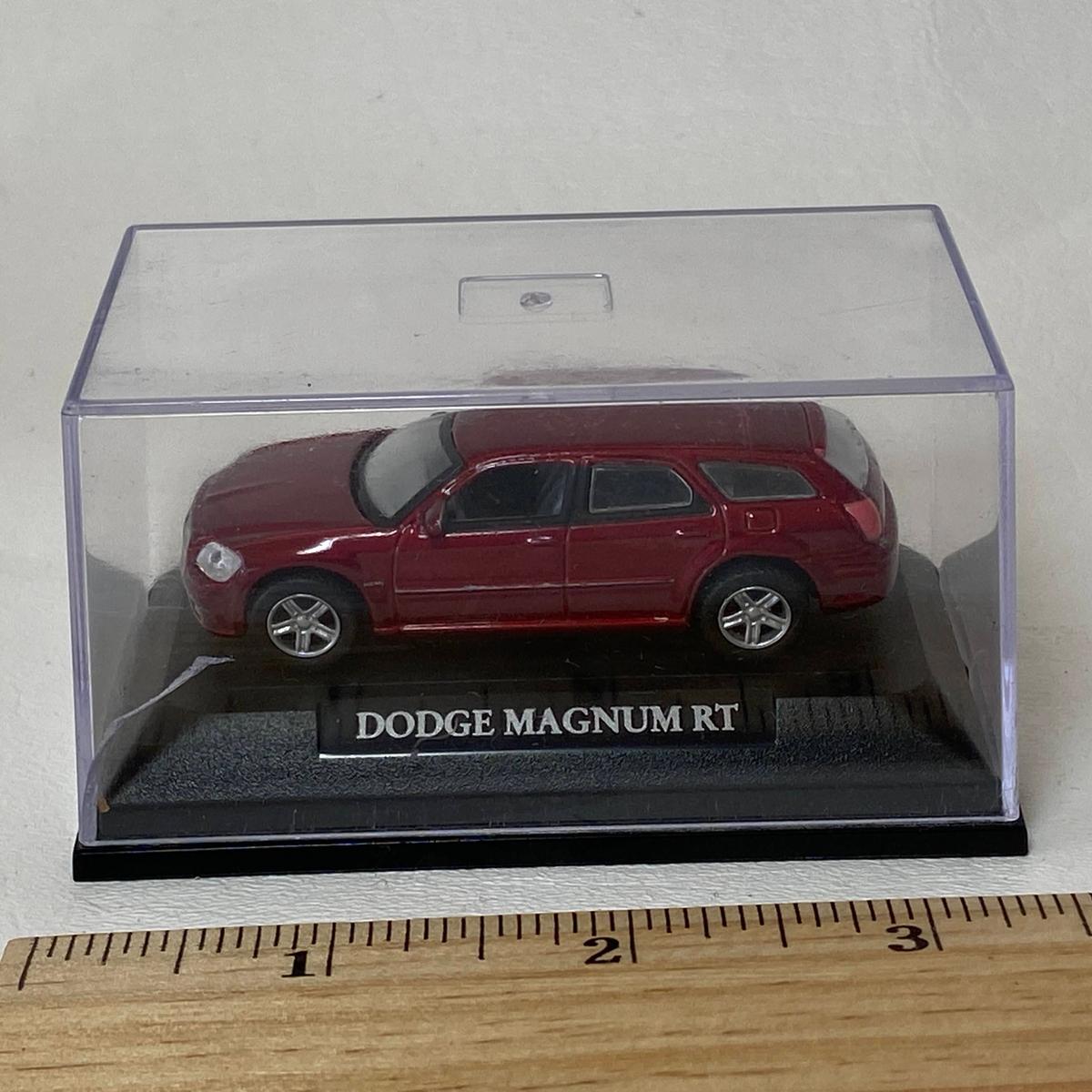 Dodge Magnum RT Die-Cast Replica Car in Plastic Case