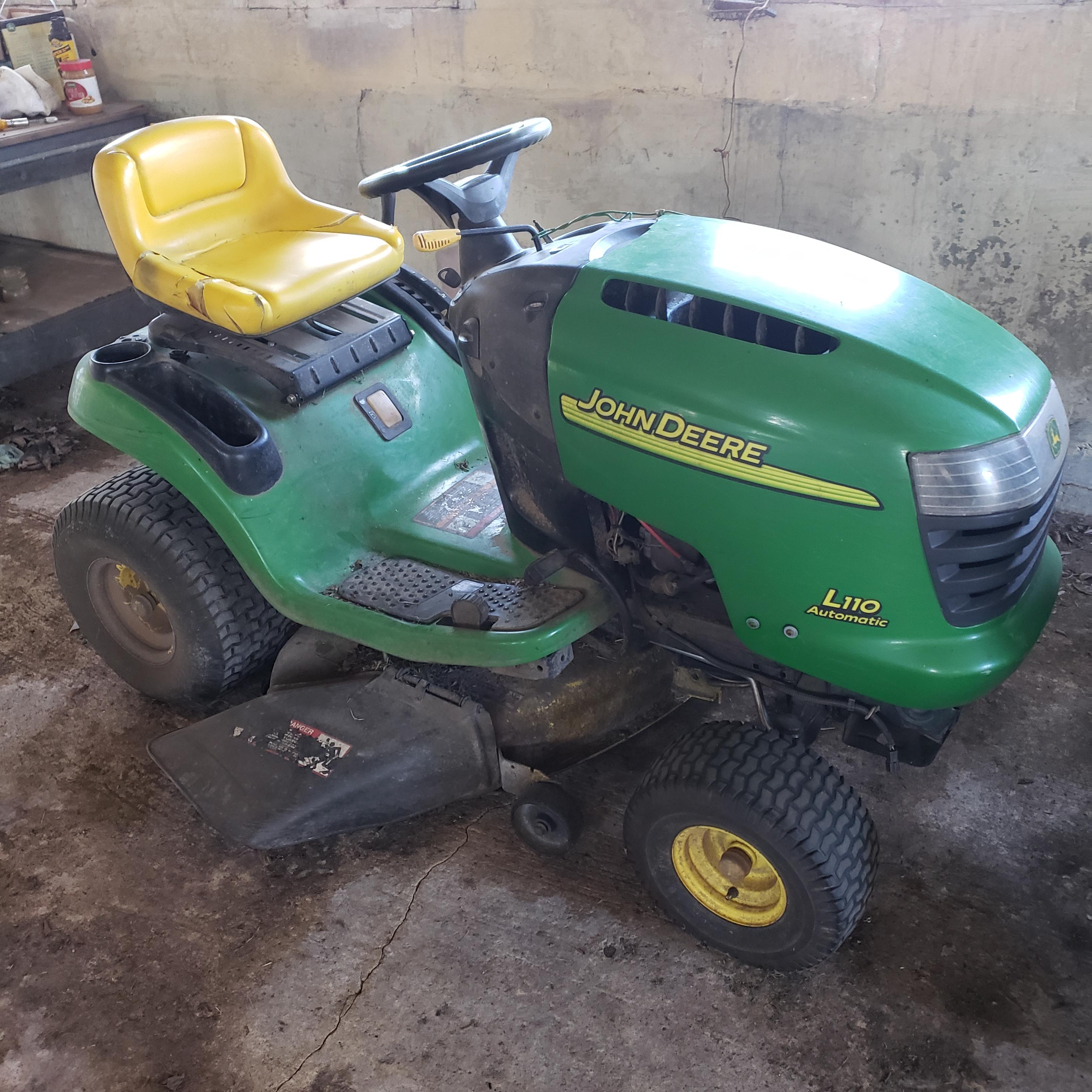 John Deere L110 Automatic 17.5 Hp 42” Riding Lawn Mower