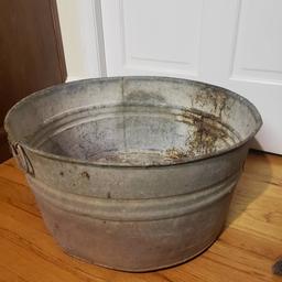 Vintage Round Galvanized Wash Tub with Handles