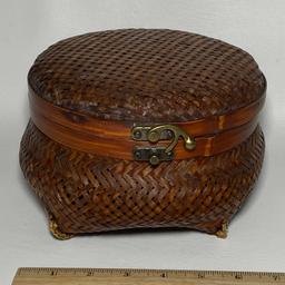 Nice Woven Hinged Lid Basket