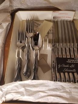 Oneida Ltd Silversmiths Flatware Set in Nice Wooden Case