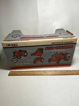 1990 ERTL Allis-Chalmers D-19 1/16 Scale Die-Cast Tractor in Box