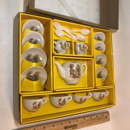 Vintage Chilton Toys Holly Hobbie China Tea Set in Original Box