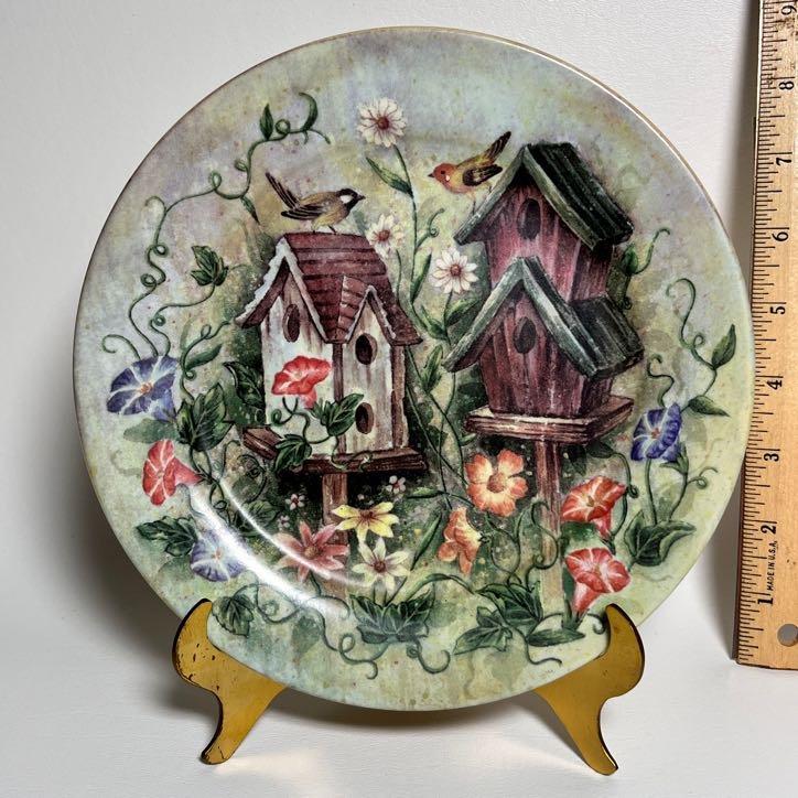 Decorative Birdhouse Plate with Brass Stand