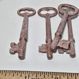 Lot of 6 Decorative Keys