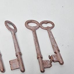 Lot of 6 Decorative Keys
