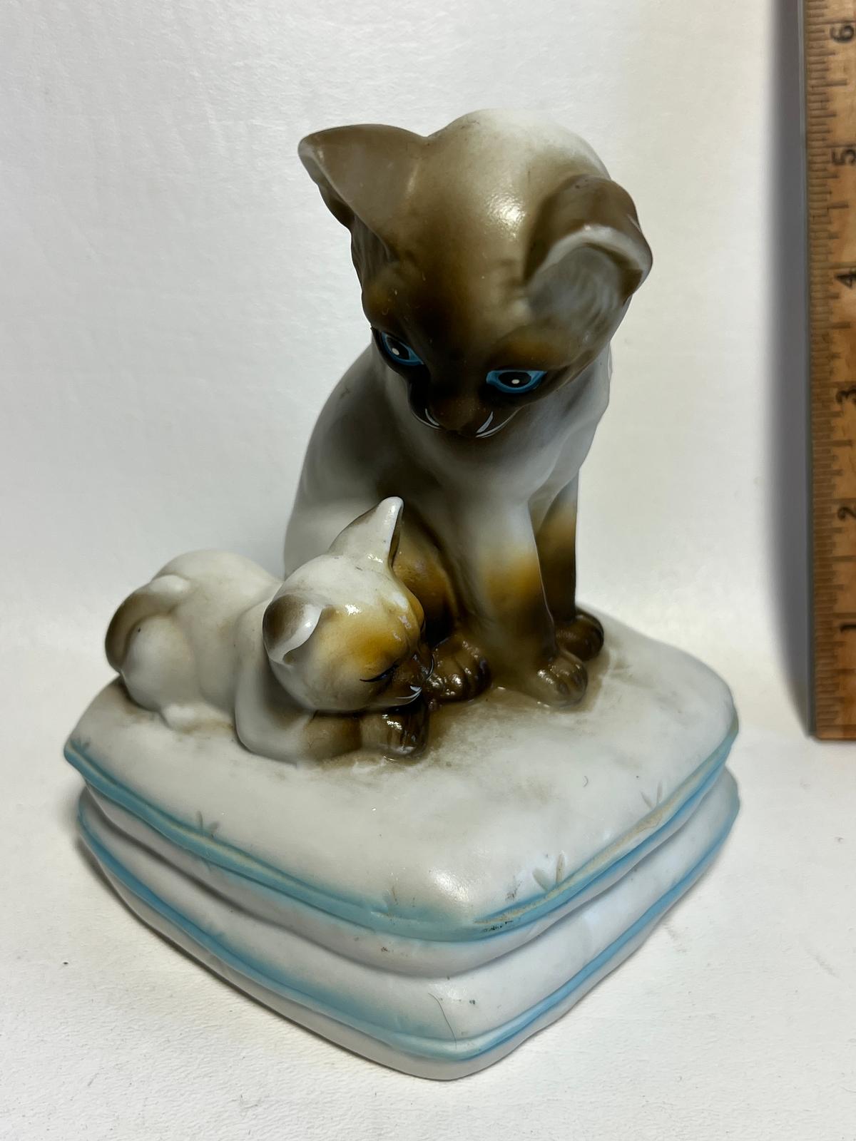 Vintage Porcelain Cats Music Box by MANN