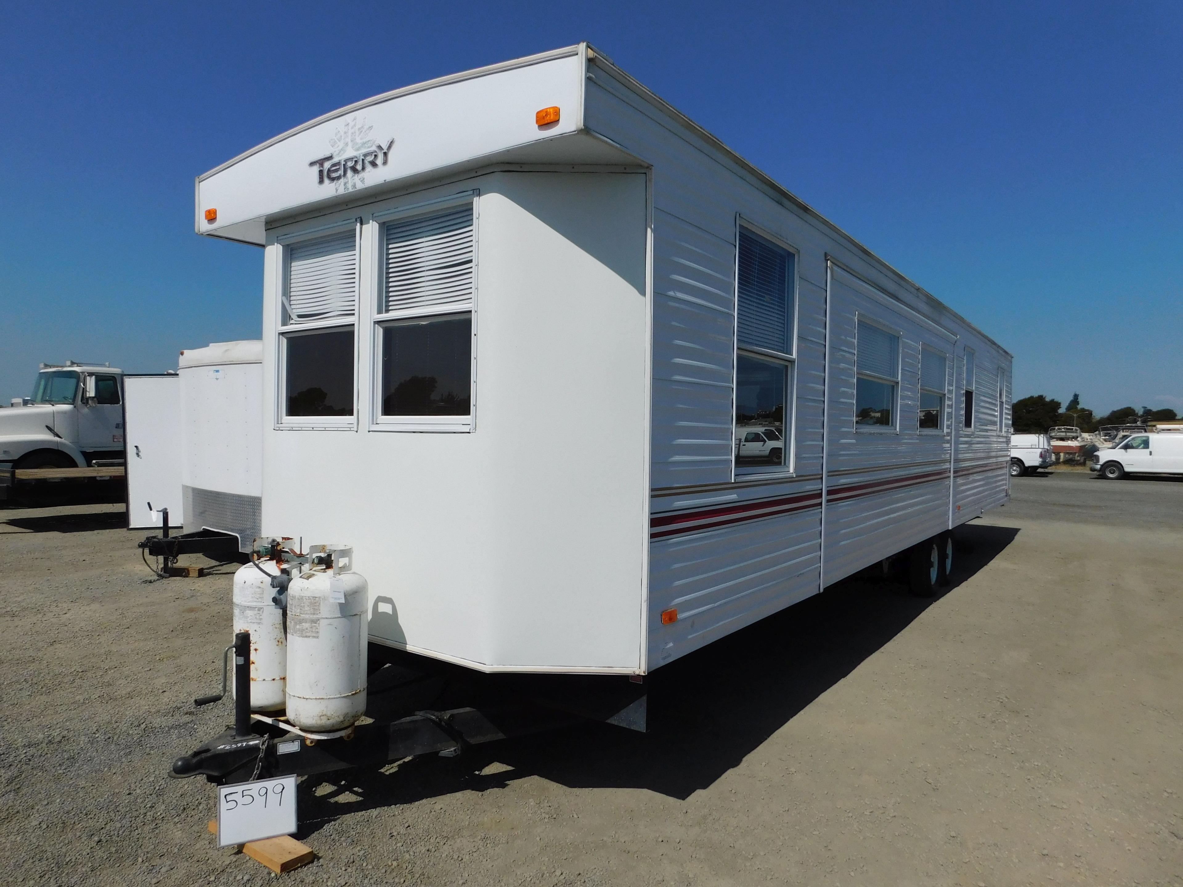 2001 FLEETWOOD RV TRAVEL TRAILER (DMV FEES=$1061+)