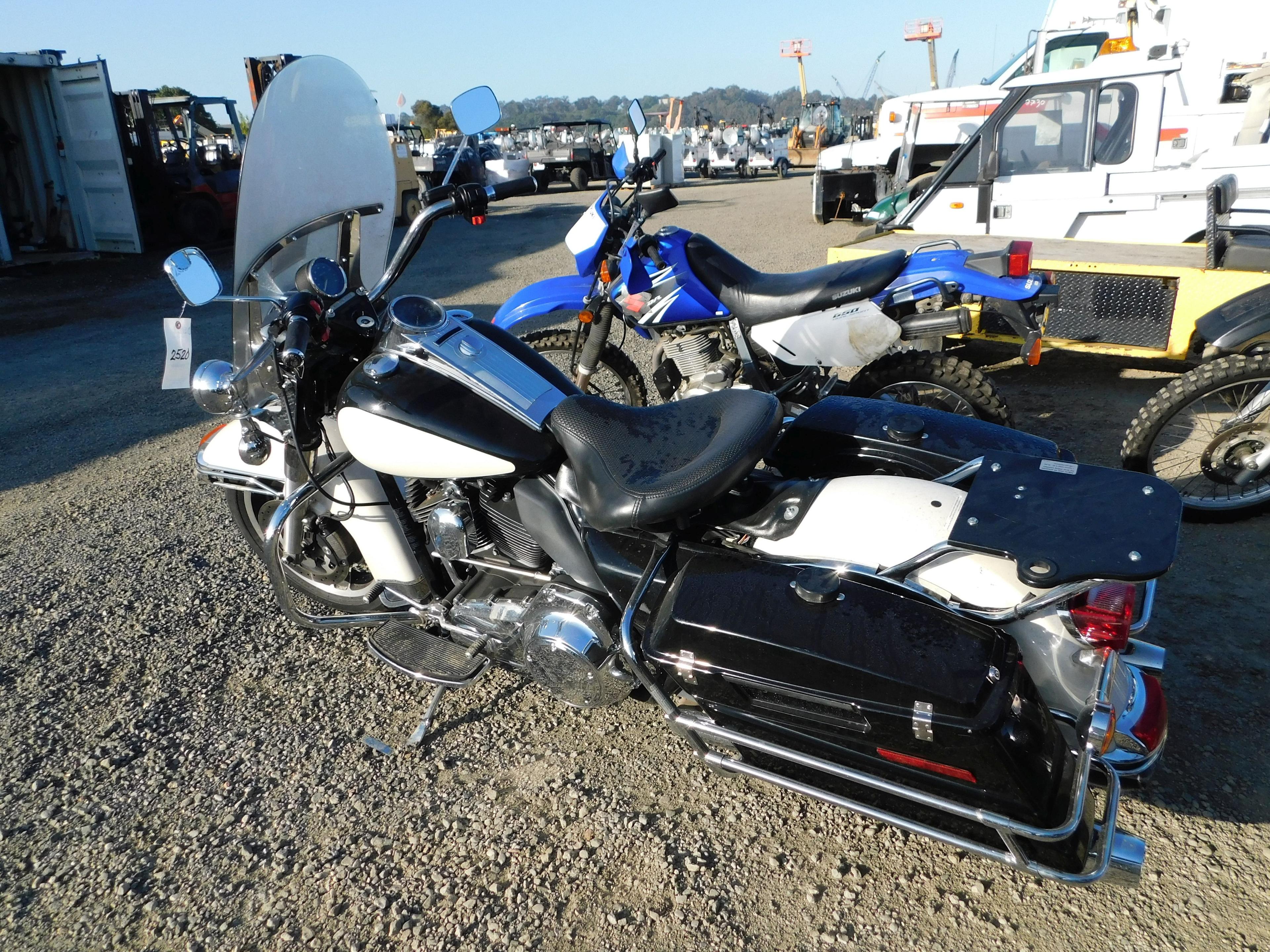 2009 HARLEY DAVIDSON ROAD KING MOTORCYCLE