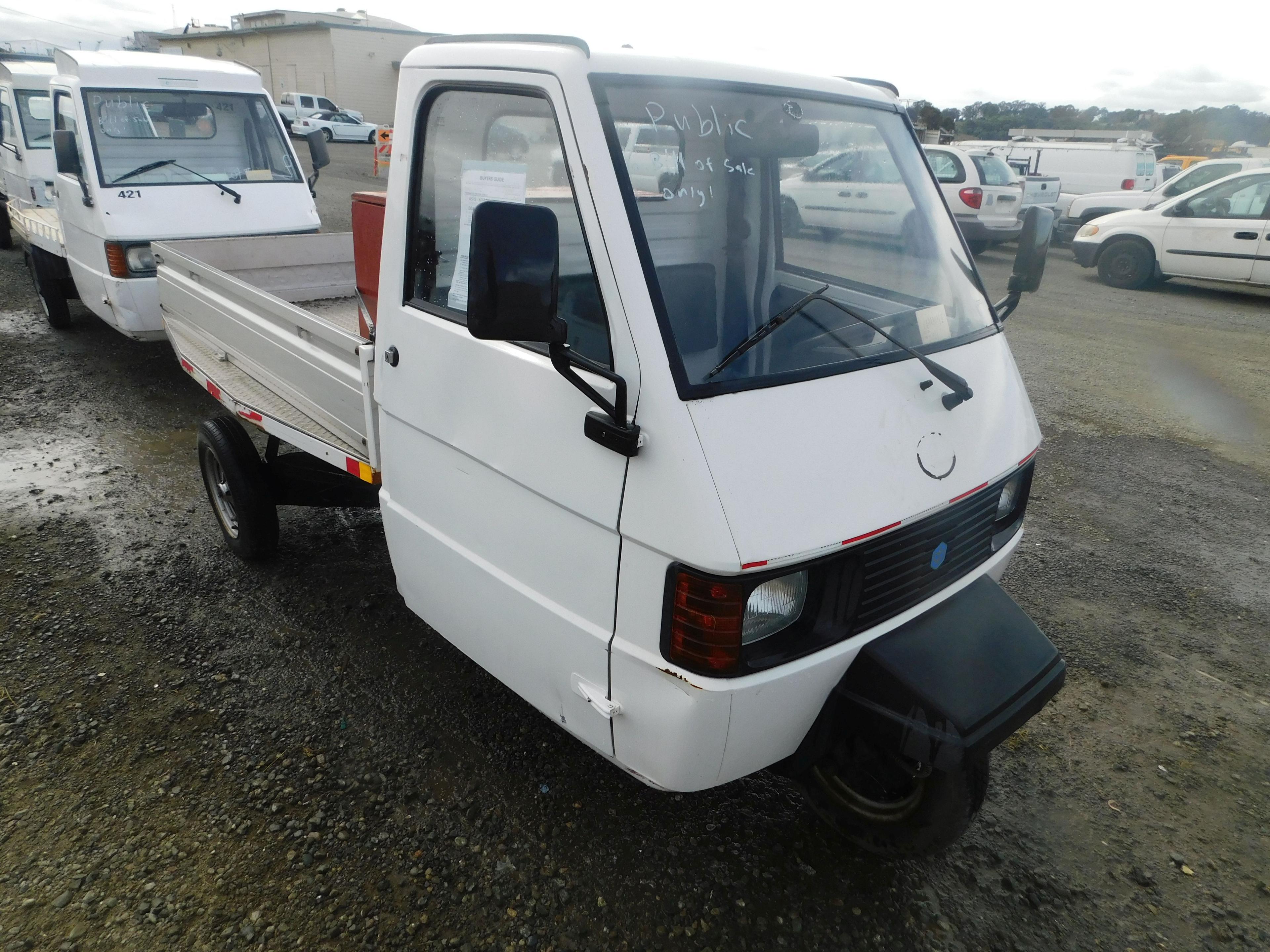 PIAGGIO 3 WHEEL CART (BILL OF SALE ONLY)