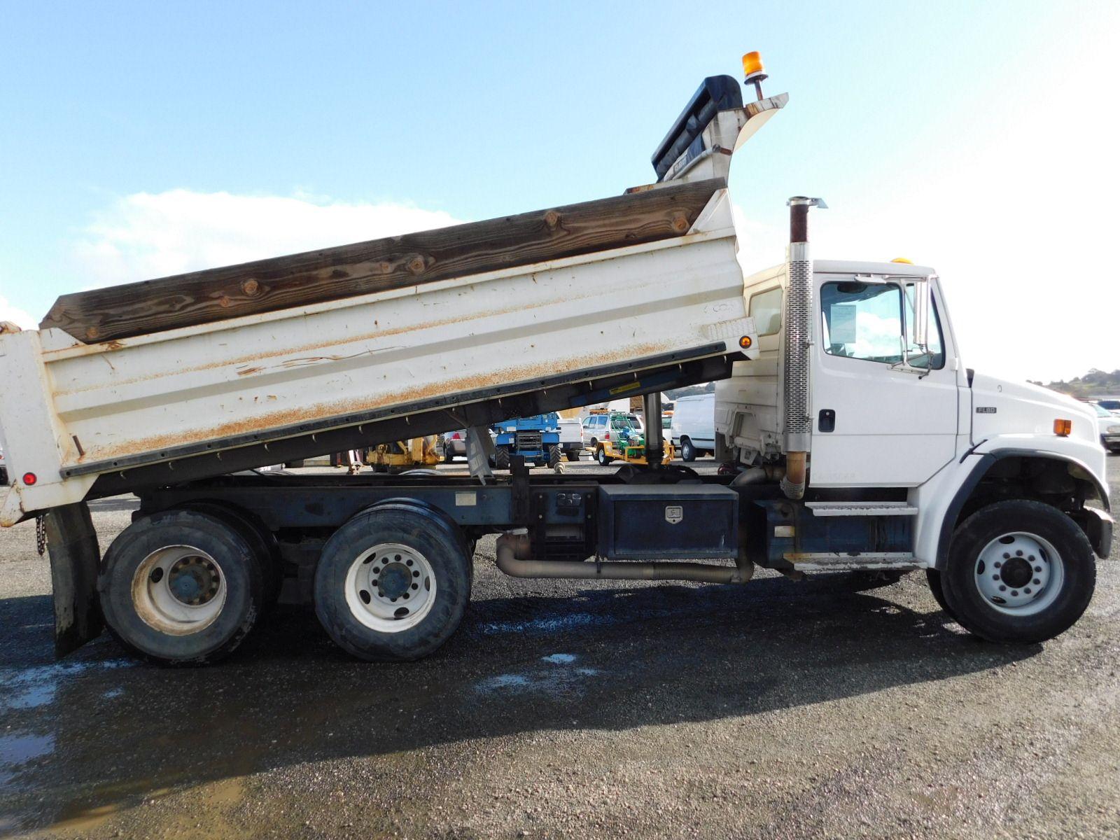 2003 FREIGHTLINER FL80 3 AXLE DUMP TRUCK (CA RETRO)