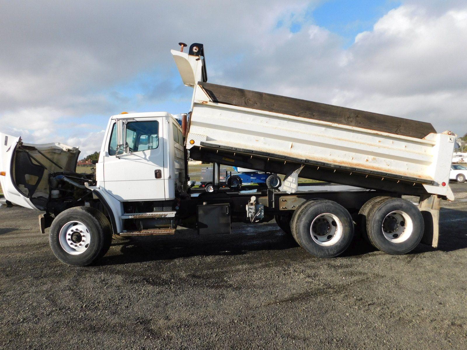 2003 FREIGHTLINER FL80 3 AXLE DUMP TRUCK (CA RETRO)