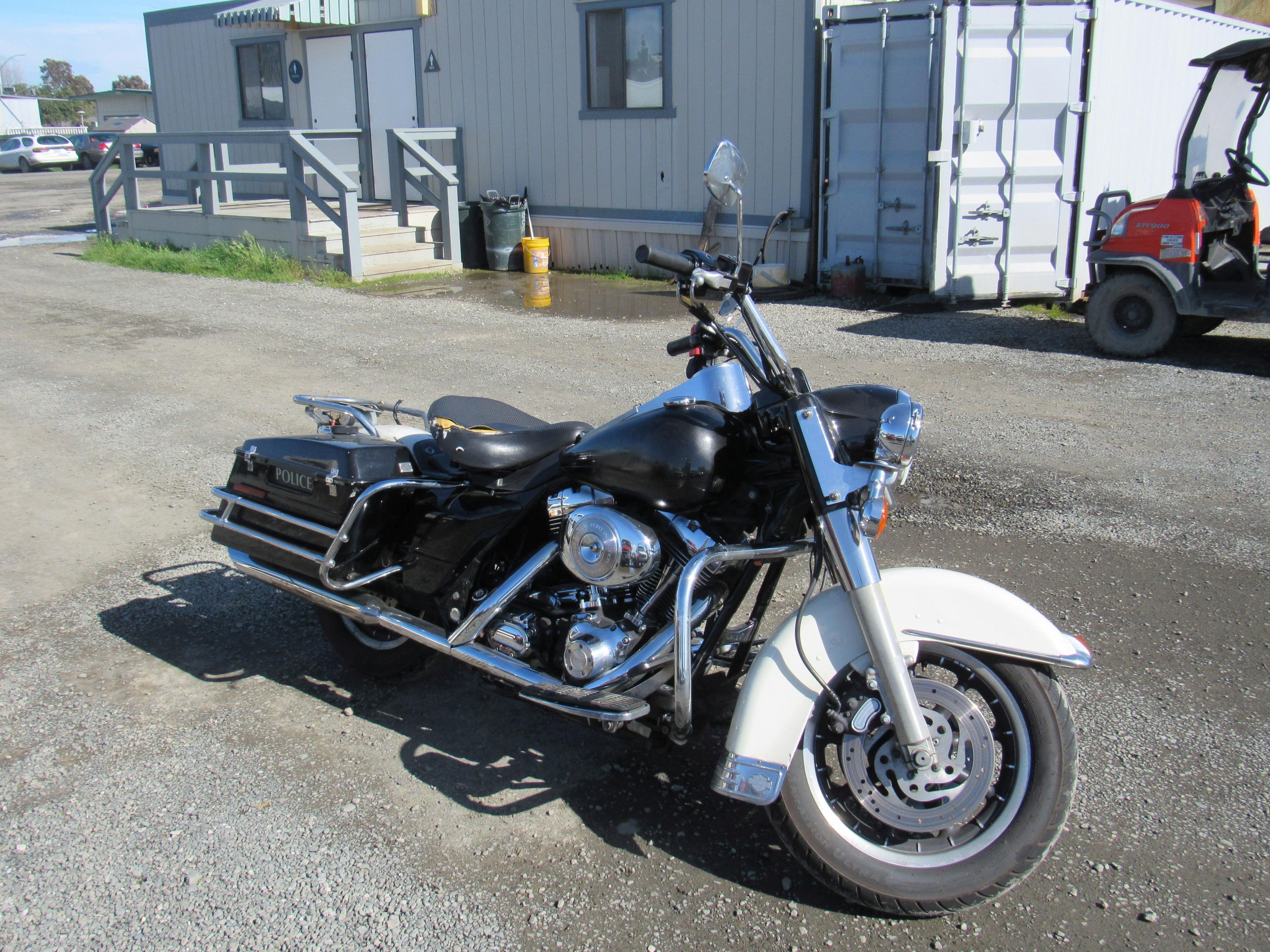 2003 HARLEY DAVIDSON ROAD KING POLICE MOTORCYCLE