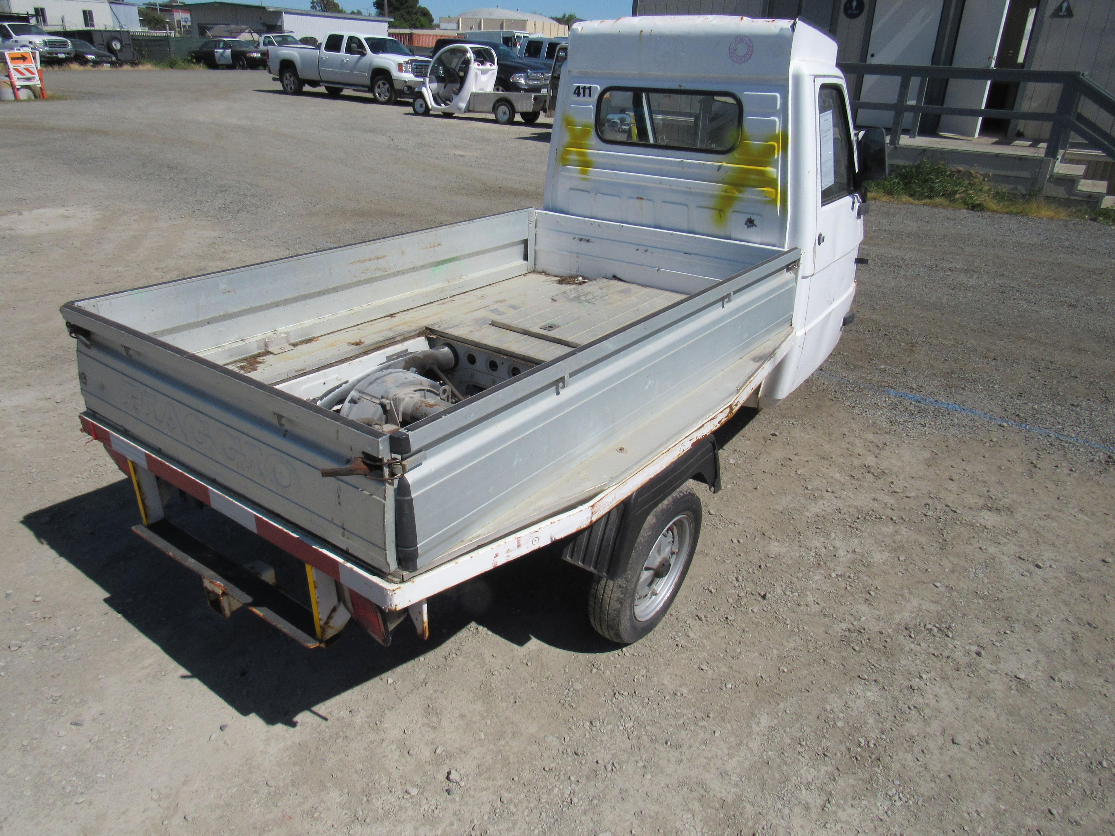 2000 PIAGGIO FLATBED SCOOTER