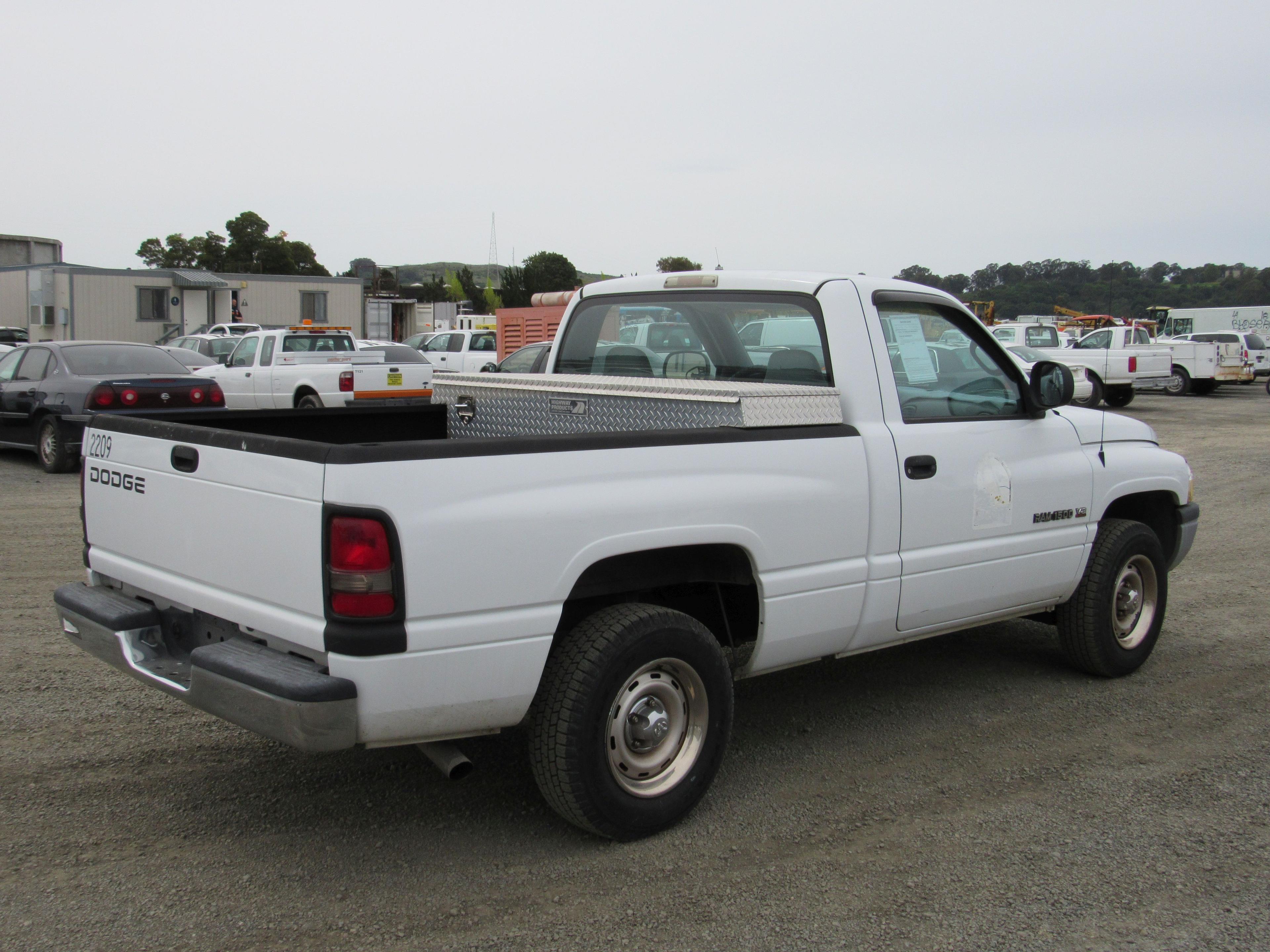 2001 DODGE RAM 1500 PICKUP TRUCK W/ TOOL BOX