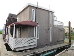 1984 AQUAMANSION 34' X 12' 2 STORY FLOATING HOME (NON RUNNER) (SUBJECT TO SELLERS APPROVAL)