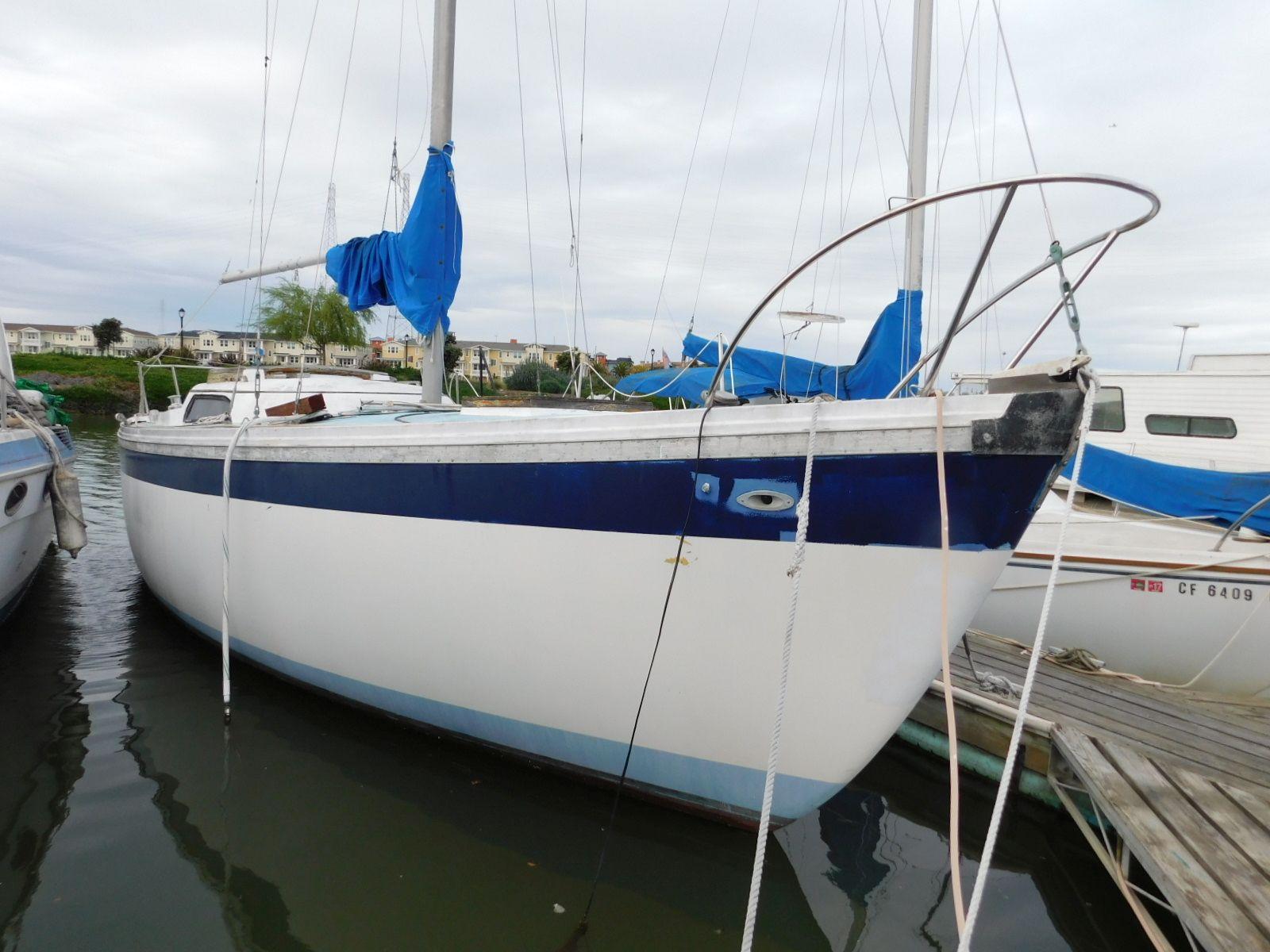1970 COLUMBIA 33' SAILBOAT (NON RUNNER) (SUBJECT TO SELLERS APPROVAL)