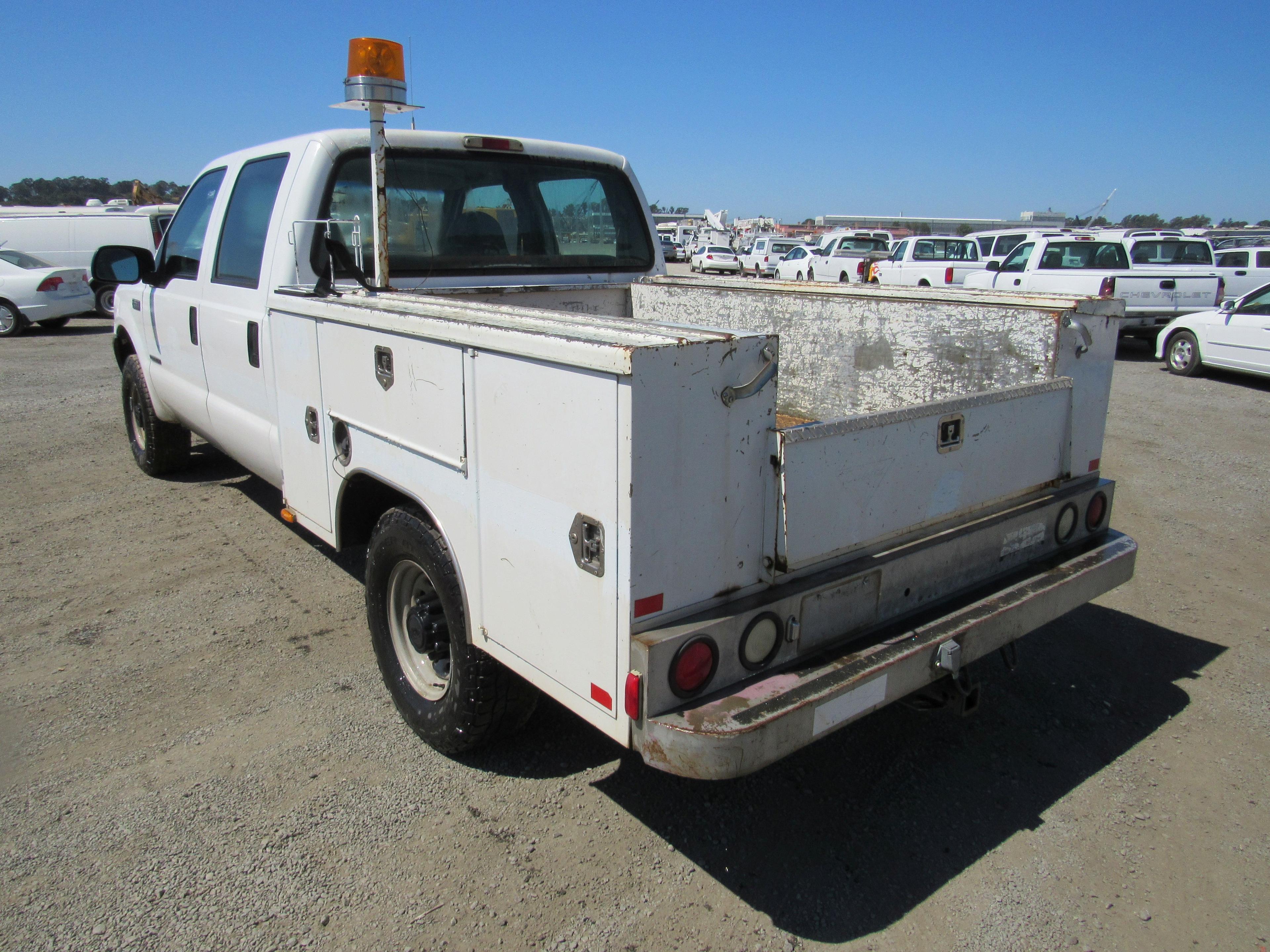 2002 FORD F-250 4X4 UTILITY TRUCK