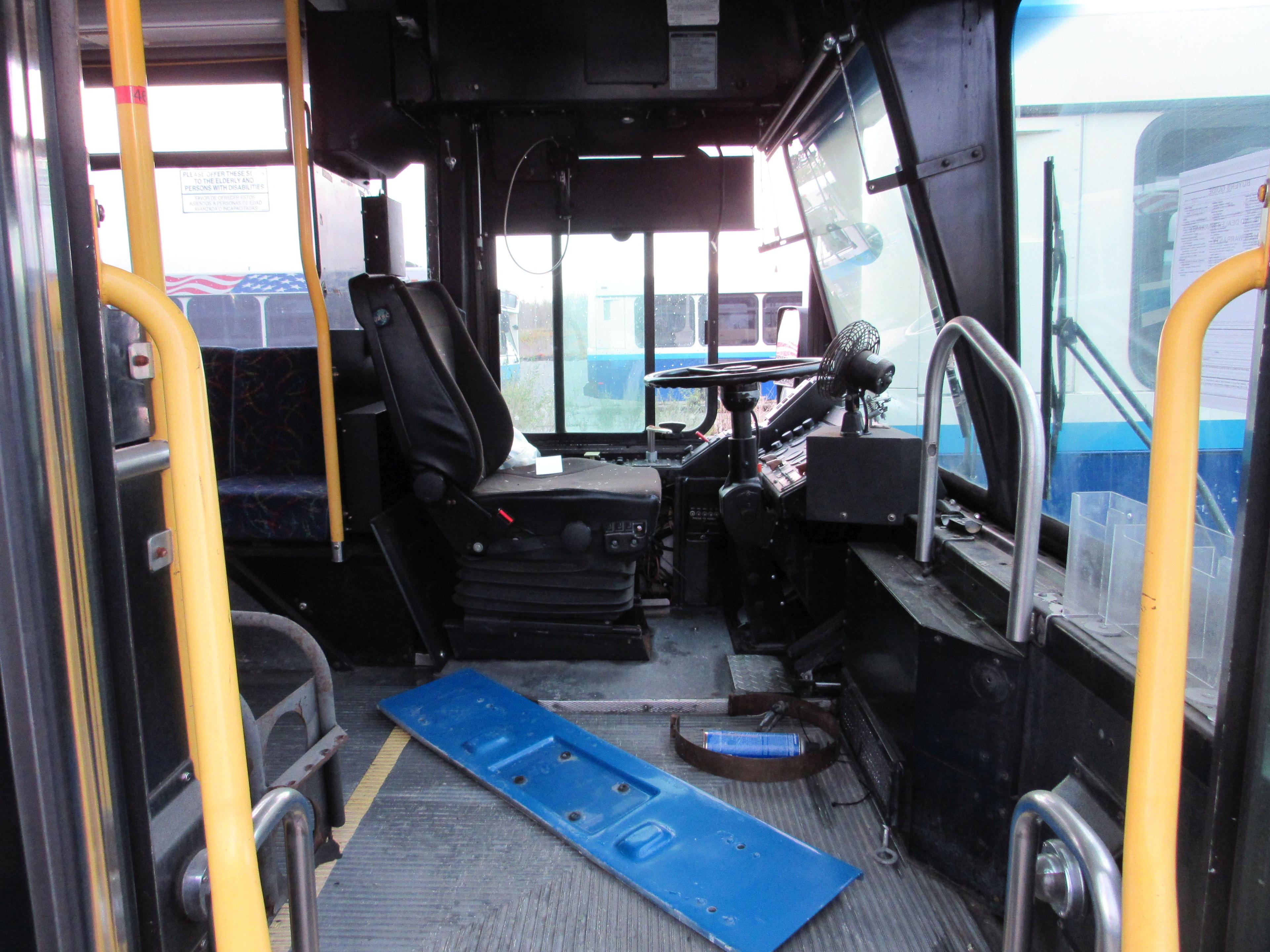 2000 GILLIG PHANTOM 35' PASSENGER BUS (NON RUNNER)