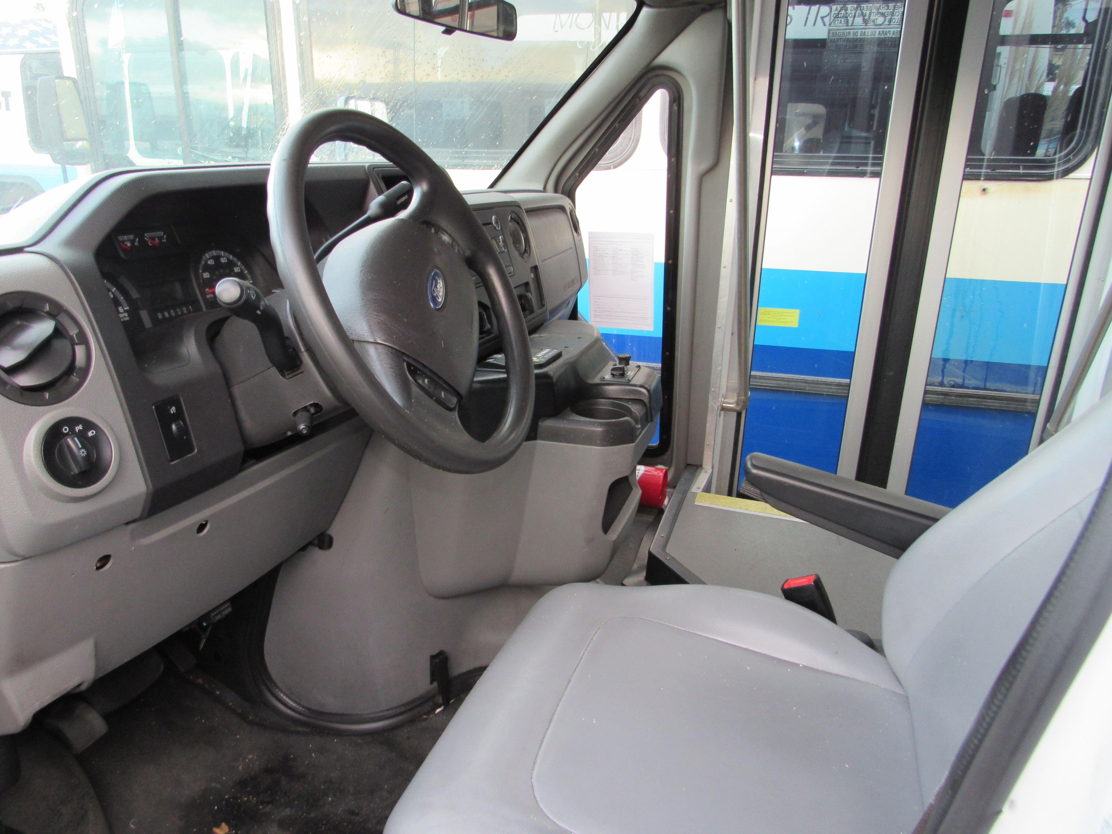 2013 FORD E-450 ELKHART PARATRANSIT BUS