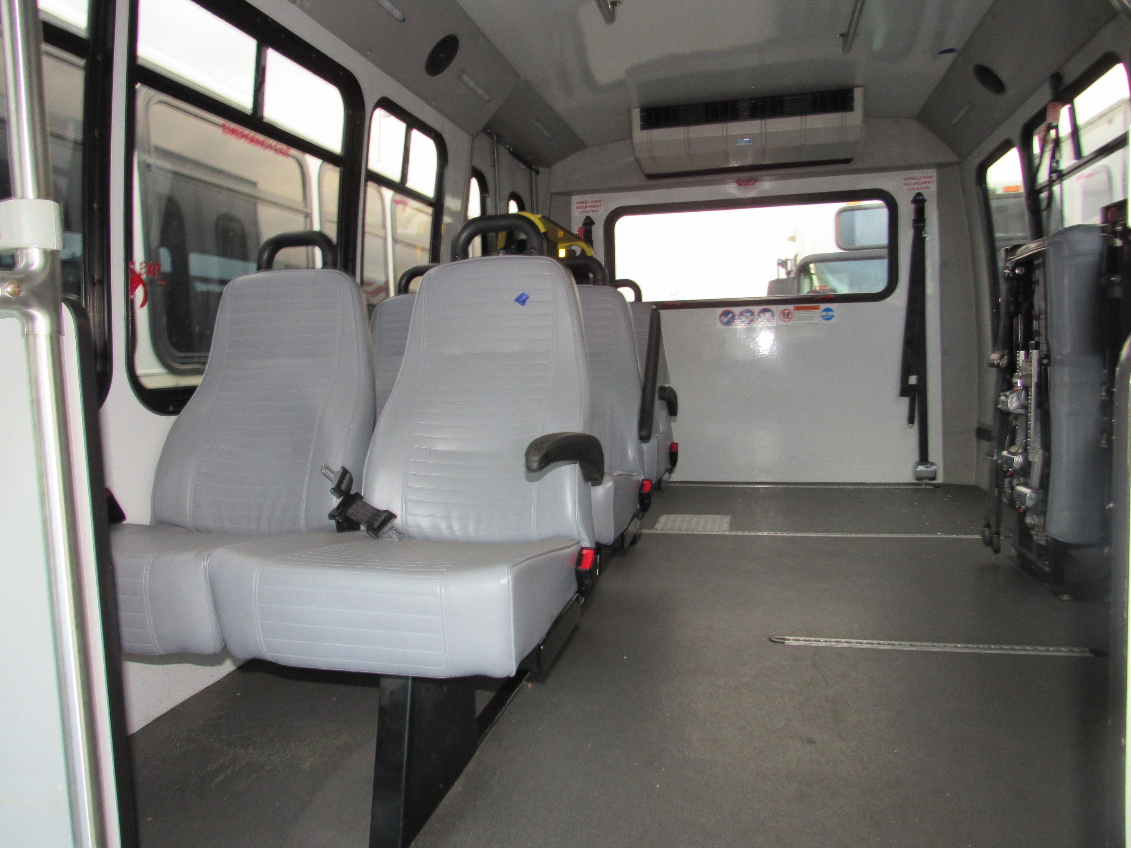 2013 FORD E-450 ELKHART PARATRANSIT BUS