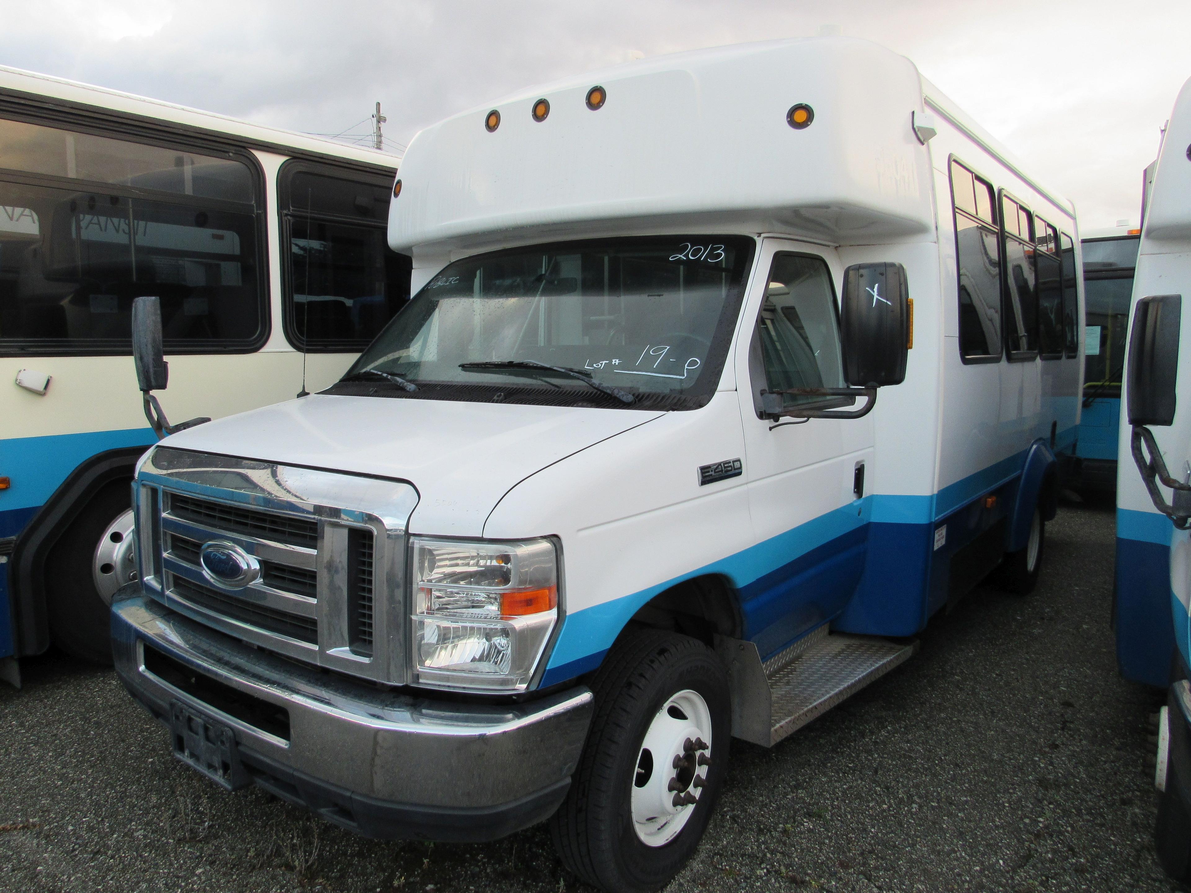 2013 FORD E-450 ELKHART PARATRANSIT BUS