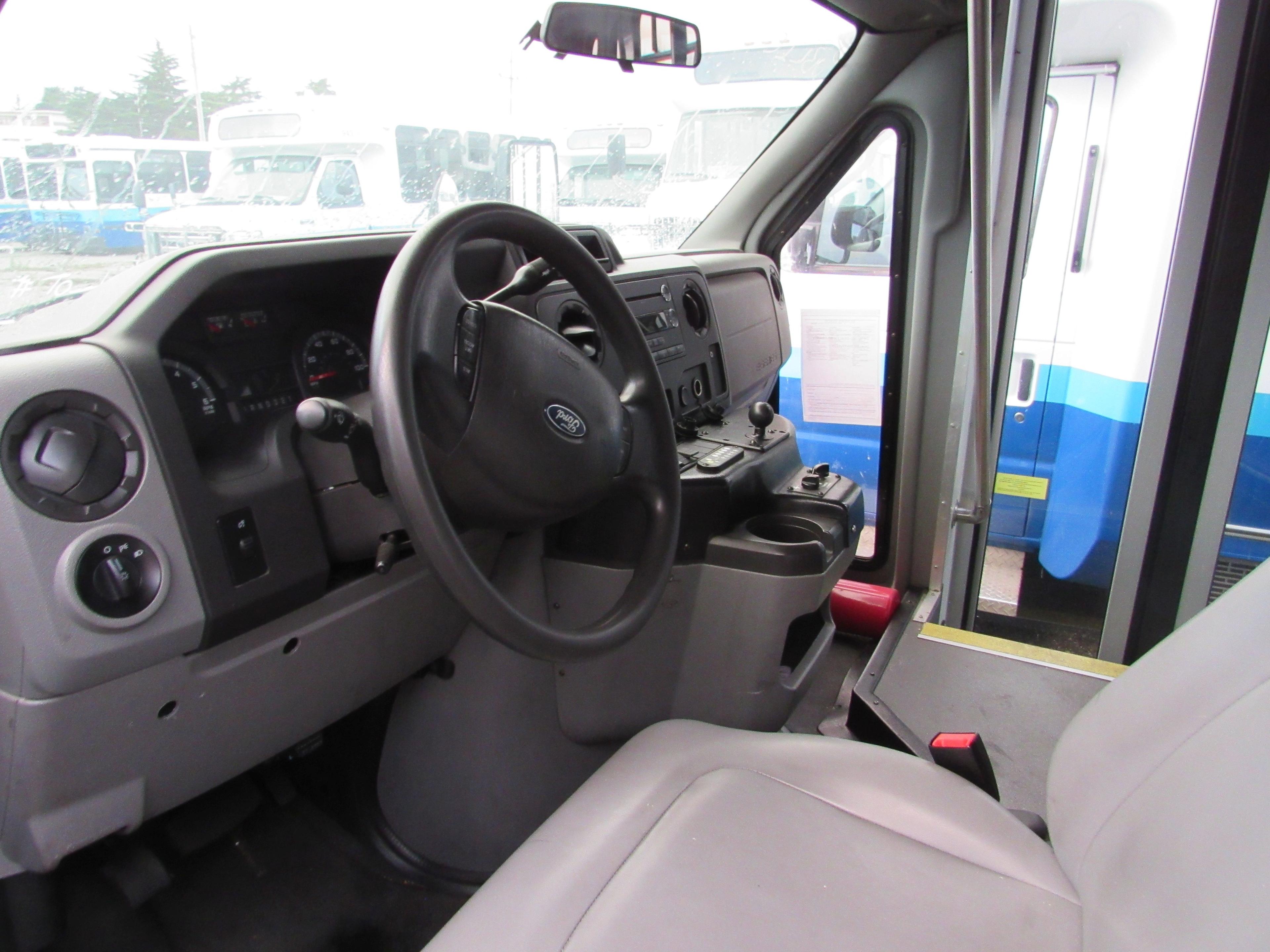 2013 FORD E-450 ELKHART PARATRANSIT BUS