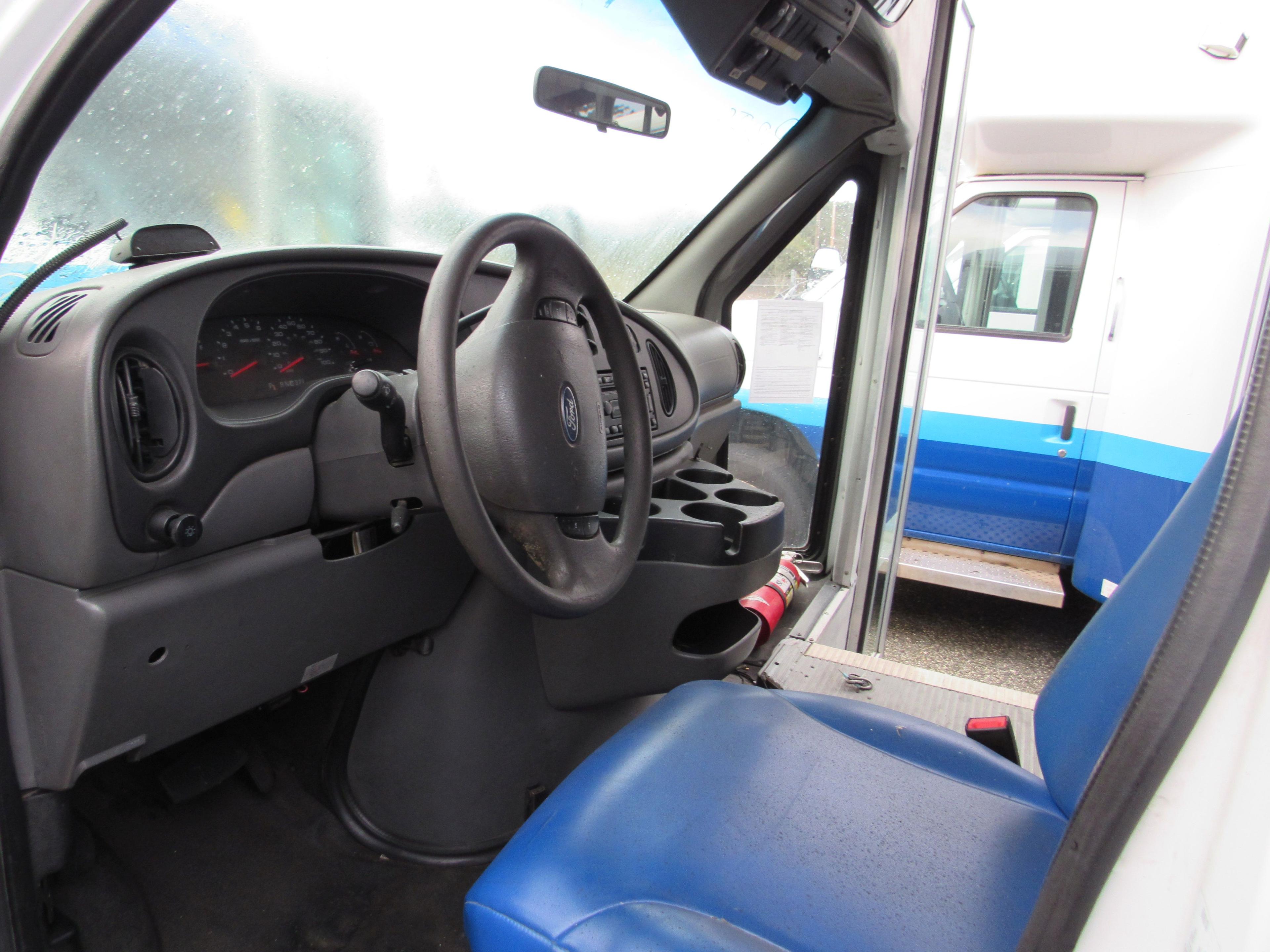 2007 FORD E-450 PARATRANSIT BUS