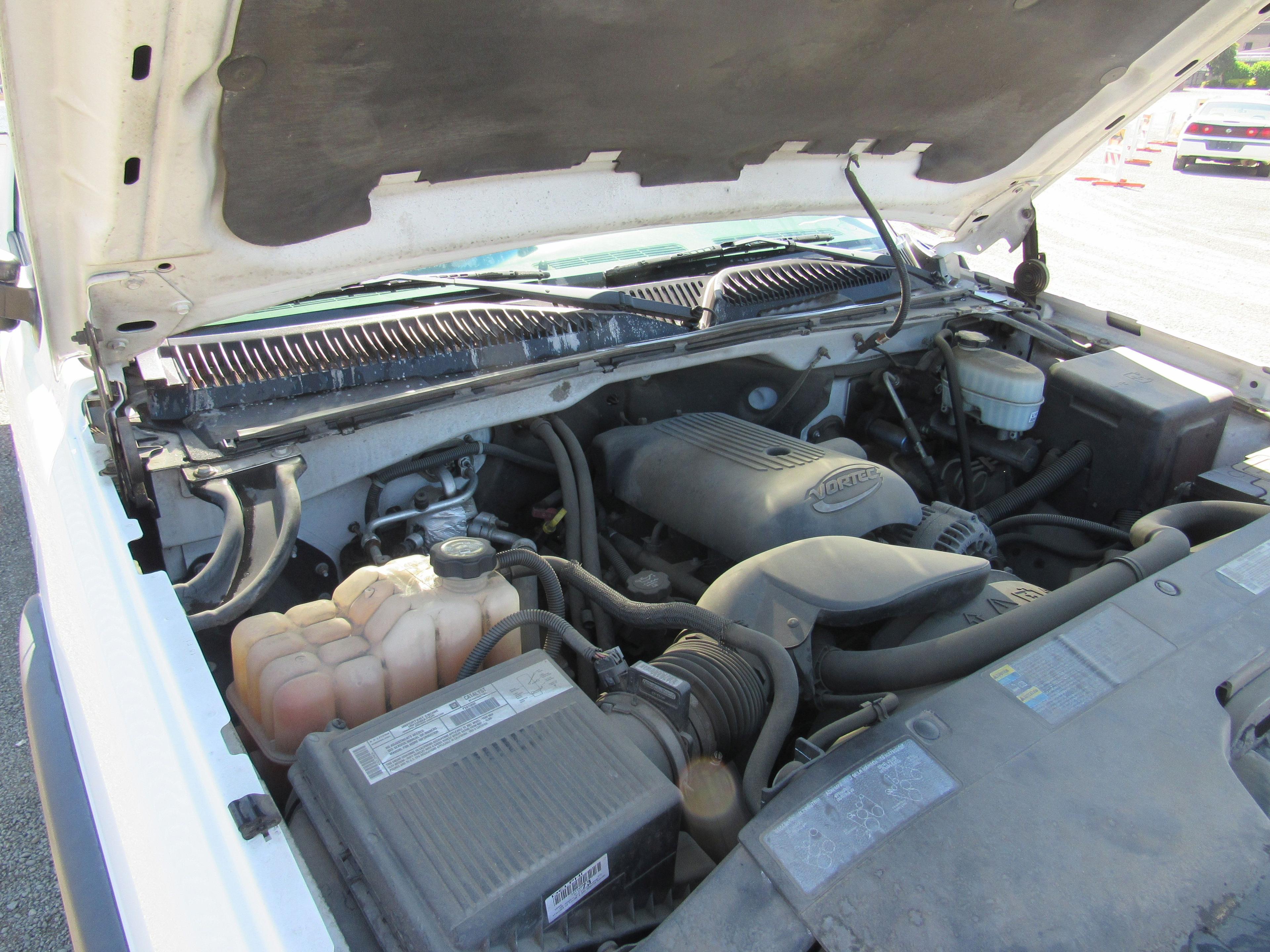 2003 CHEVROLET SILVERADO UTILITY TRUCK