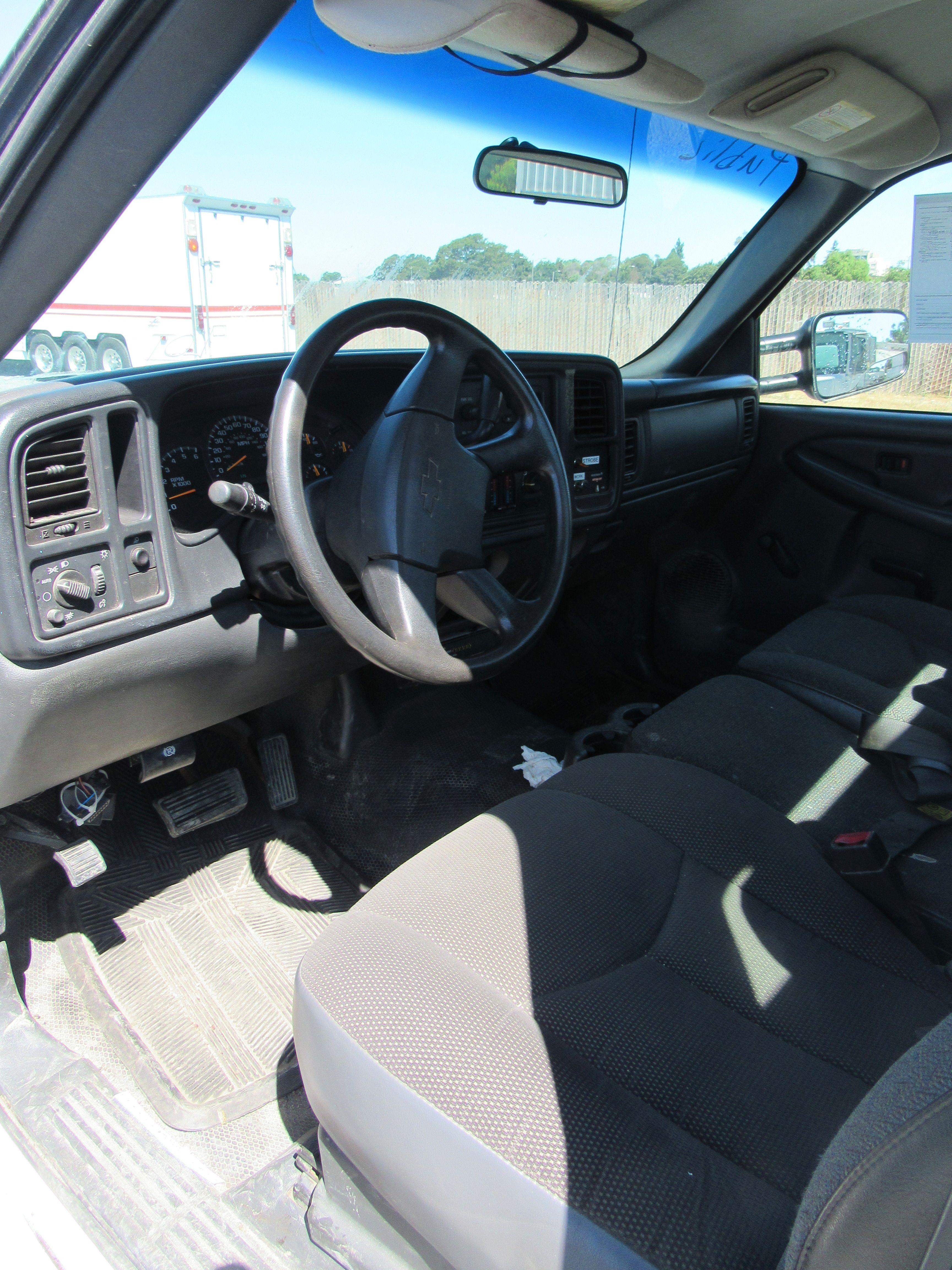 2003 CHEVROLET SILVERADO UTILITY TRUCK