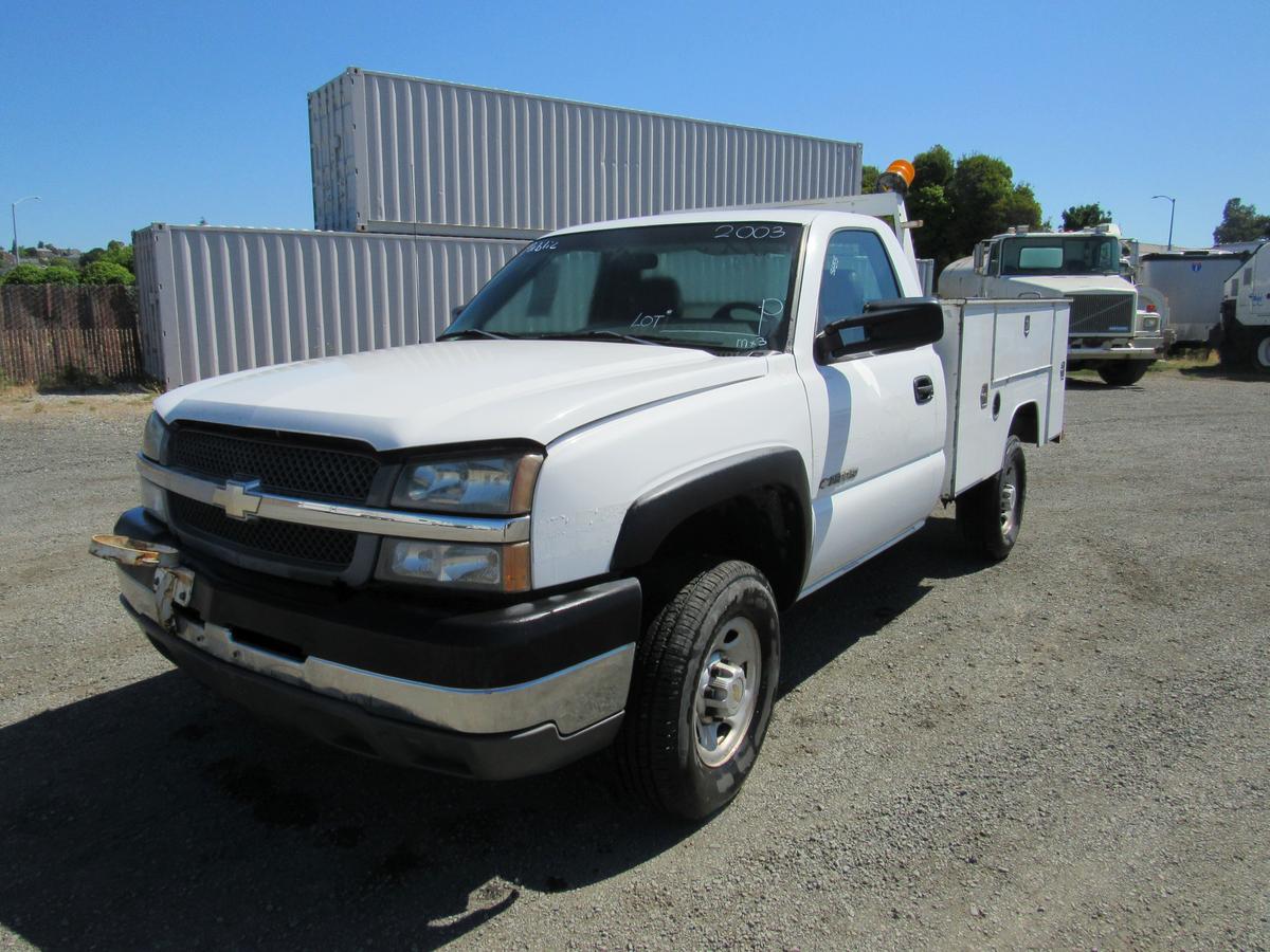 2003 CHEVROLET SILVERADO UTILITY TRUCK