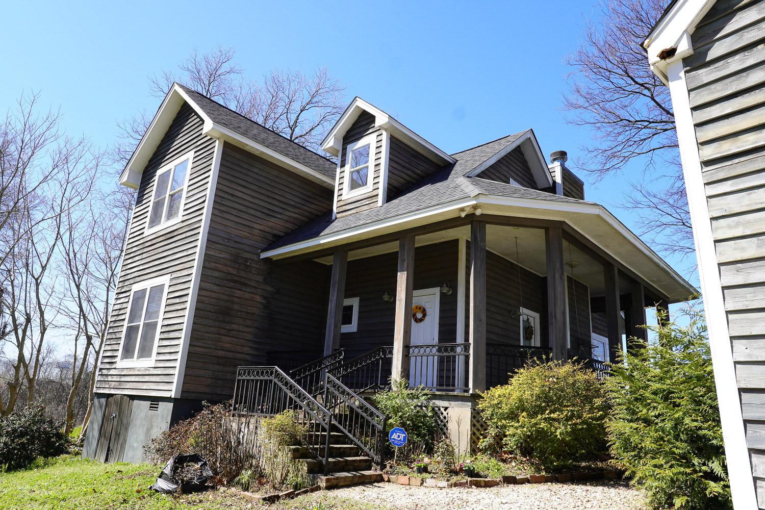 4/2 Two-Story Home With Garage Apartment, Vicksburg, Mississippi