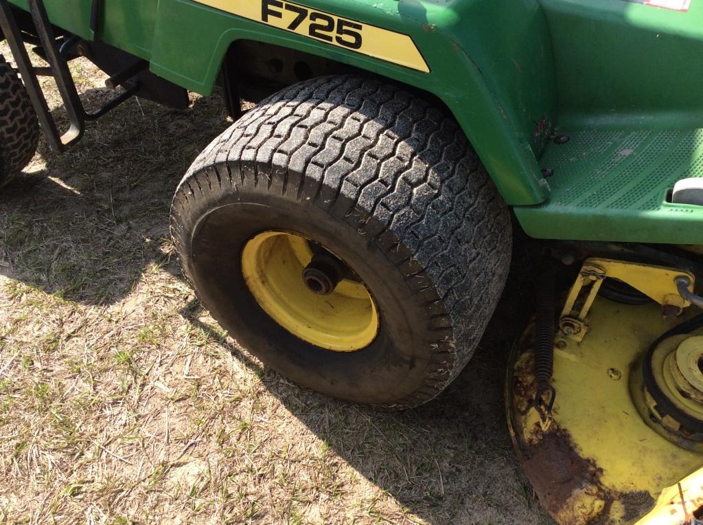 JD F725 42" FRONT MOWER