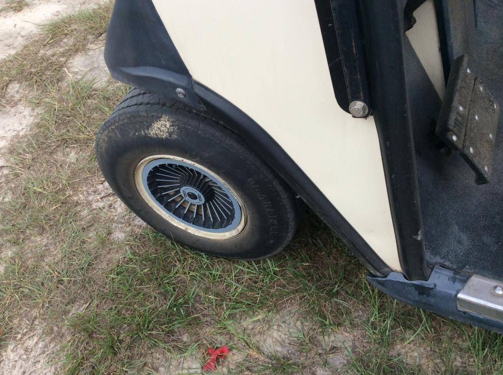 (8)1991 EZ GO ELECTRIC GOLF CART