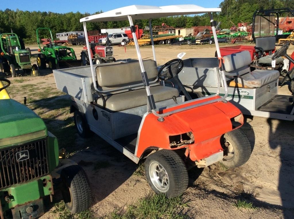 (9B)CLUB CAR TURF 2 GAS GOLF CART