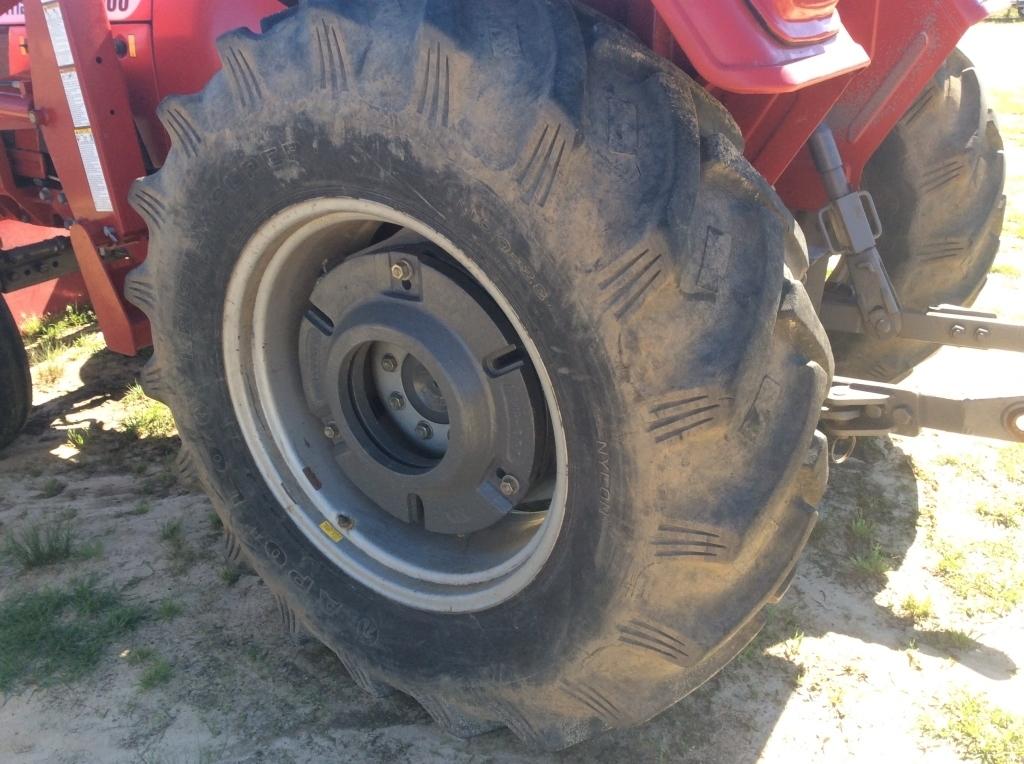 (33)MAHINDRA 6000 W/ LOADER