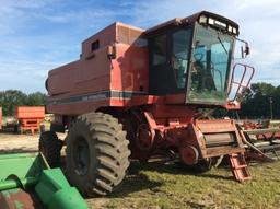 (89)CASE IH 1688 COMBINE