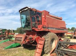 (89)CASE IH 1688 COMBINE