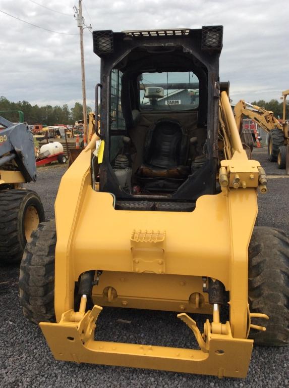 (132)CAT 268B SKID STEER