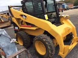 (132)CAT 268B SKID STEER