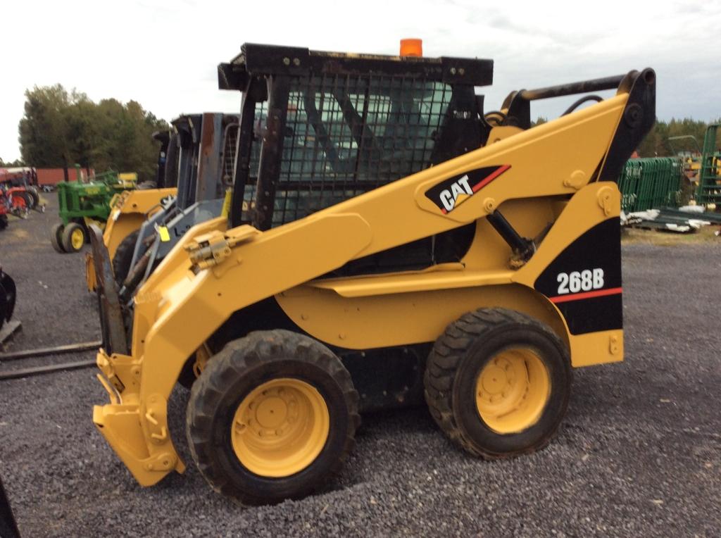 (132)CAT 268B SKID STEER