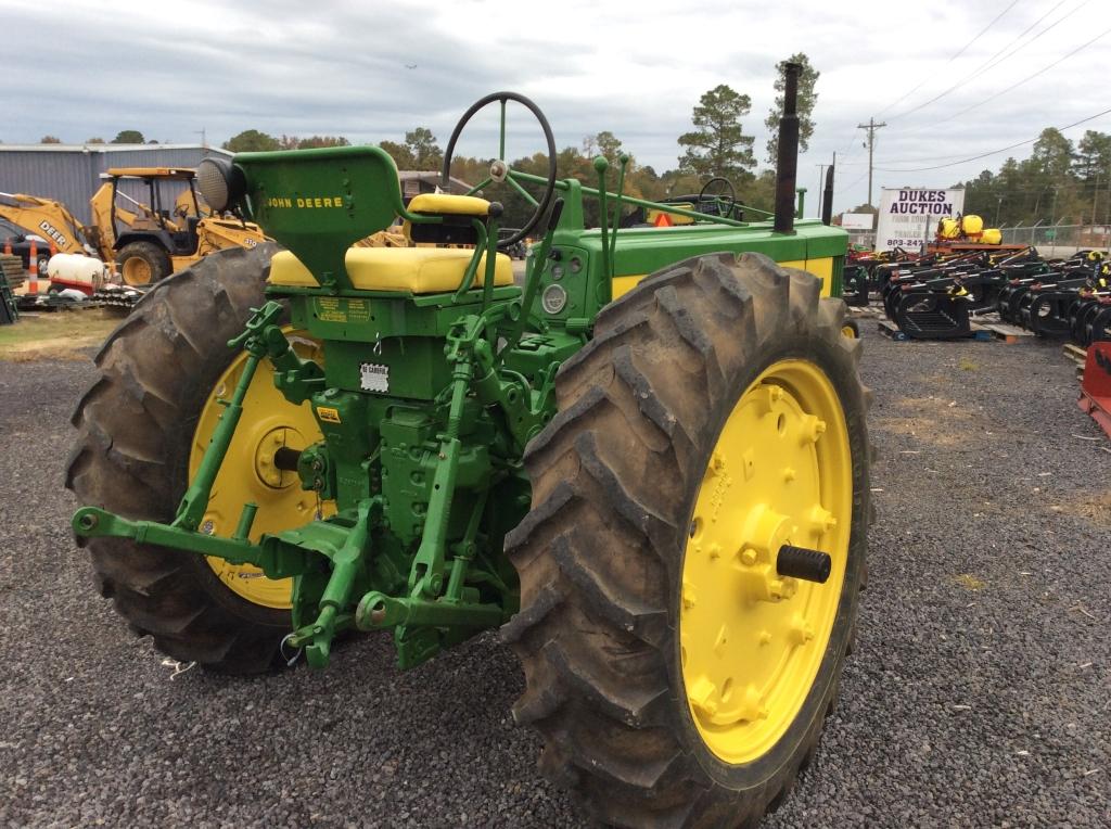 (103)JOHN DEERE 520