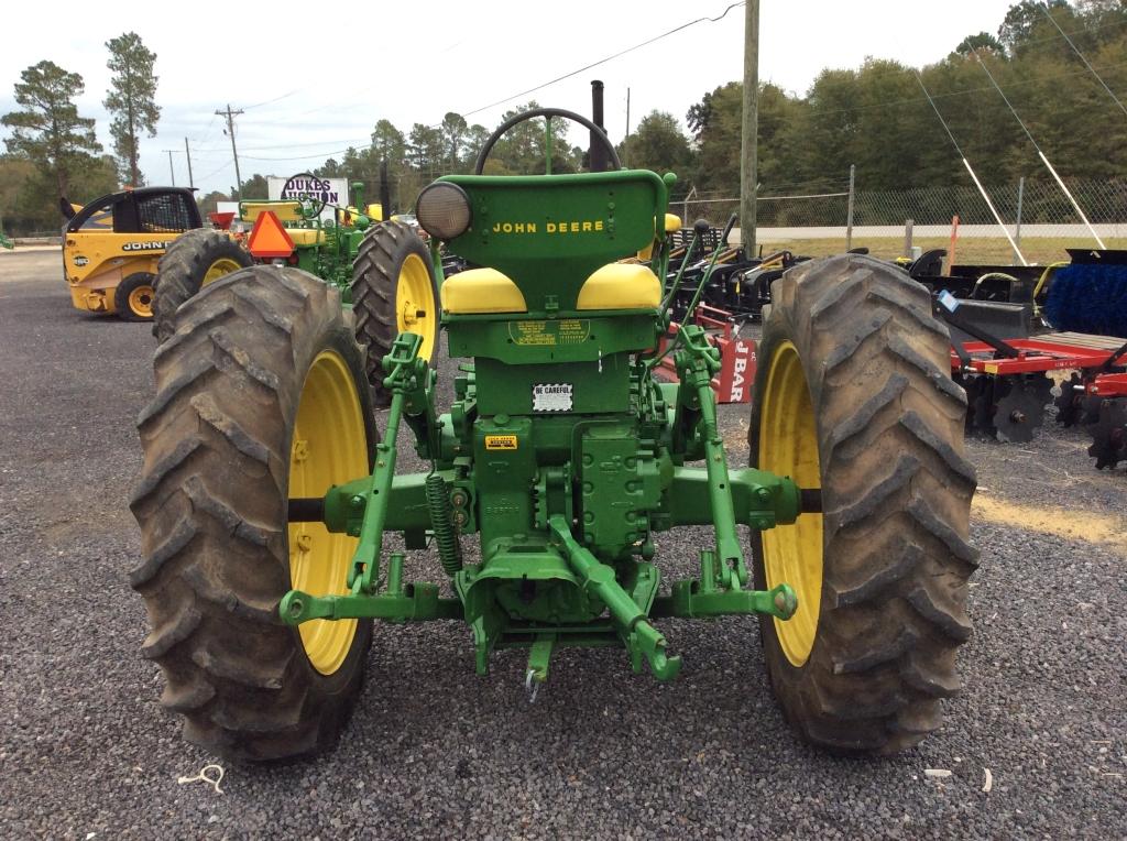 (103)JOHN DEERE 520