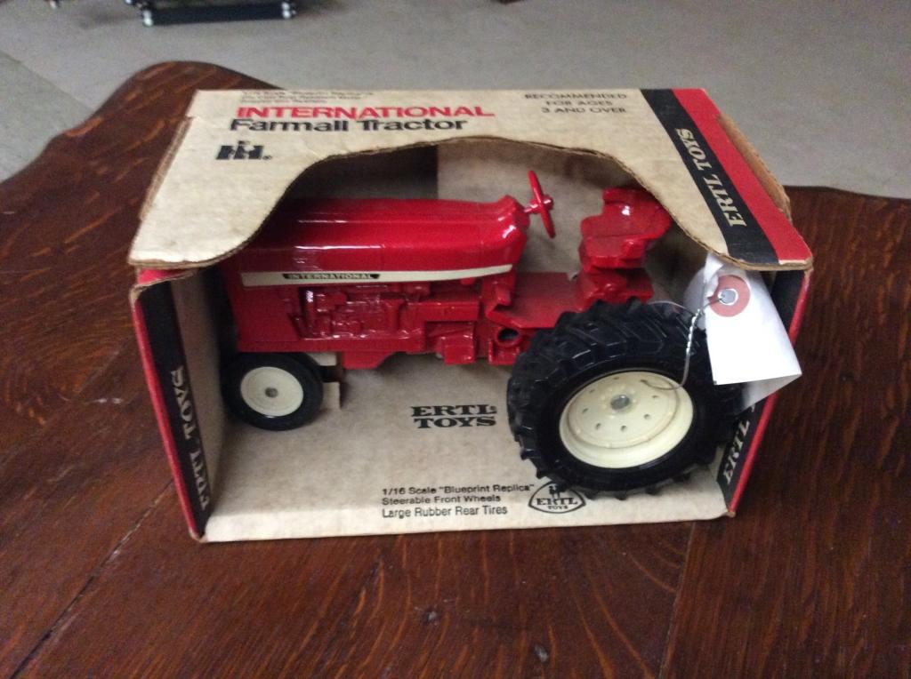 1/16 IH FARMALL BLUEPRINT REPLICA